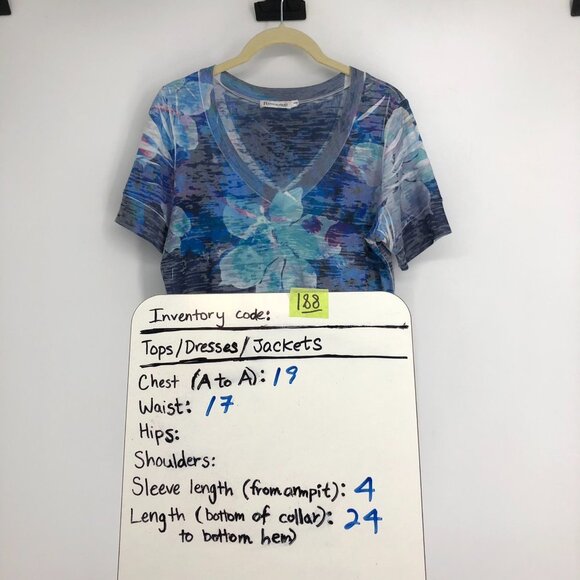 Revolution by Ricki's blue floral short sleeve v-neck t-shirt size M - Picture 13 of 14